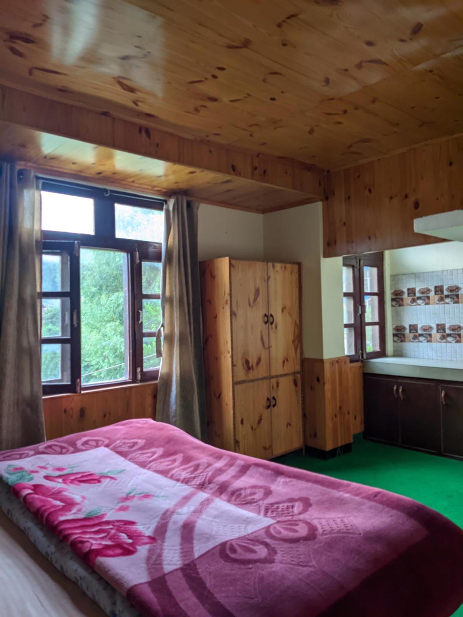 Summer Cottages Manāli Стая снимка